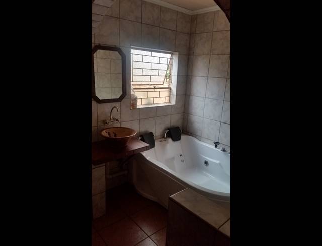 3 bed property to rent in POMONA AH